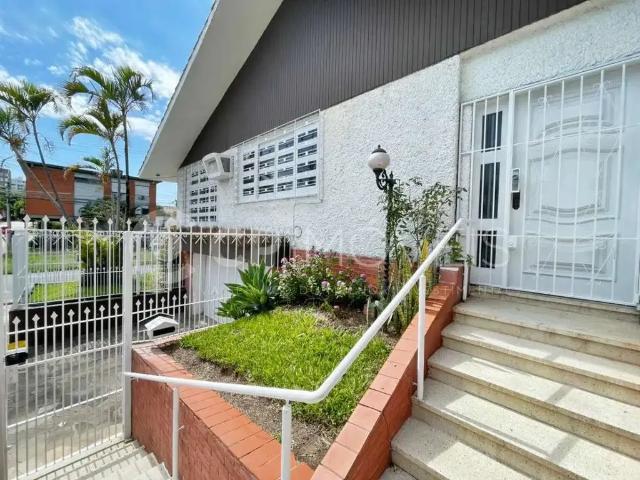 Casa / Sobrado Comercial para Locação em Porto Alegre/RS Jardim Lindóia 4 Quartos