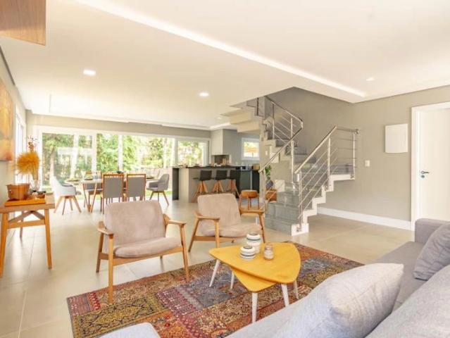 Casa / Sobrado Comercial para Locação em Porto Alegre/RS Pedra Redonda 3 Quartos