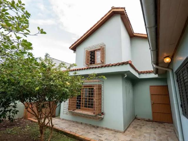 Casa / Sobrado Comercial para Locação em Porto Alegre/RS Tristeza 2 Quartos
