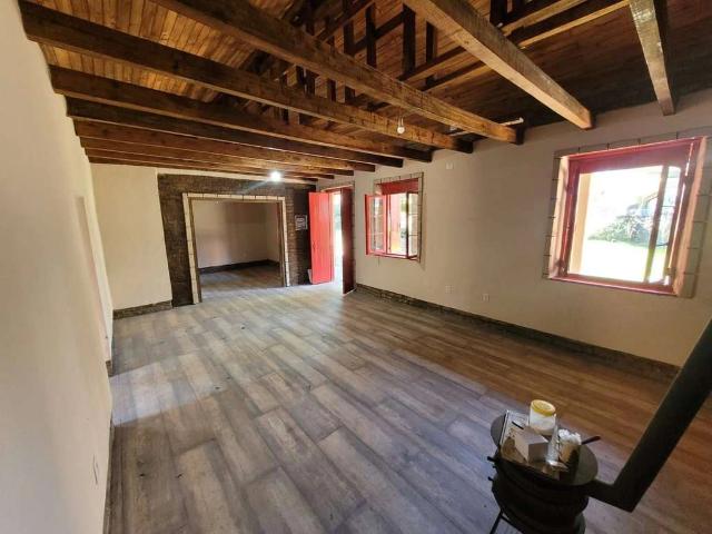 Casa / Sobrado Comercial para Locação em Porto Alegre/RS Vila Nova 4 Quartos