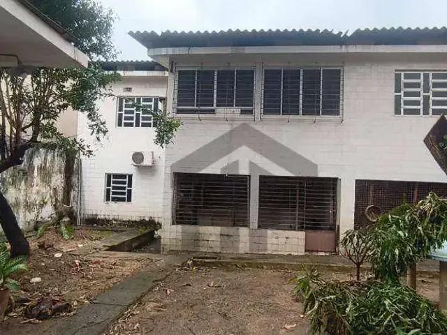 Casa / Sobrado Comercial para Locação em Recife/PE Fundão 3 Quartos