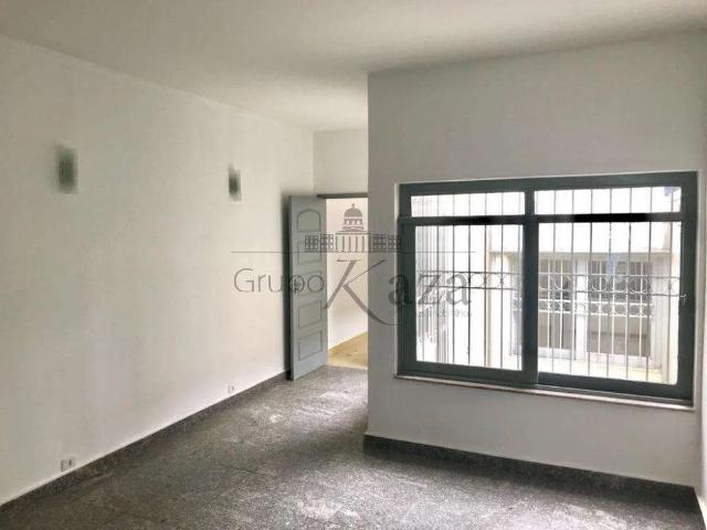 Casa / Sobrado Comercial para Locação em São José dos Campos/SP Centro 3 Quartos
