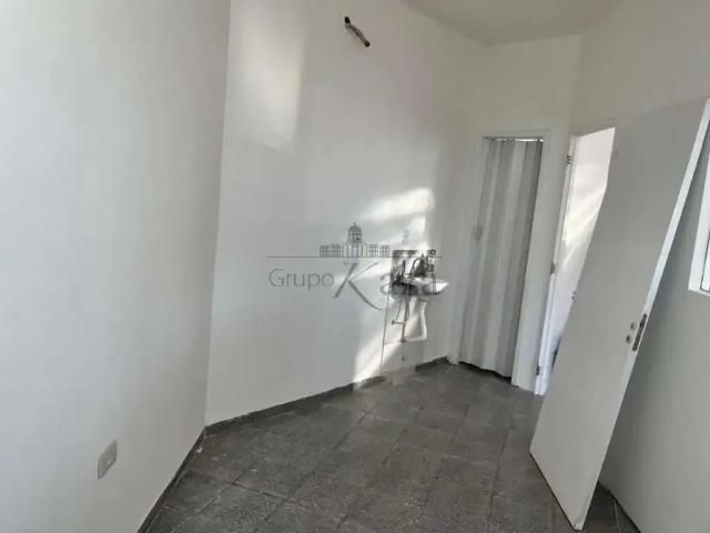 Casa / Sobrado Comercial para Locação em São José dos Campos/SP Jardim Augusta