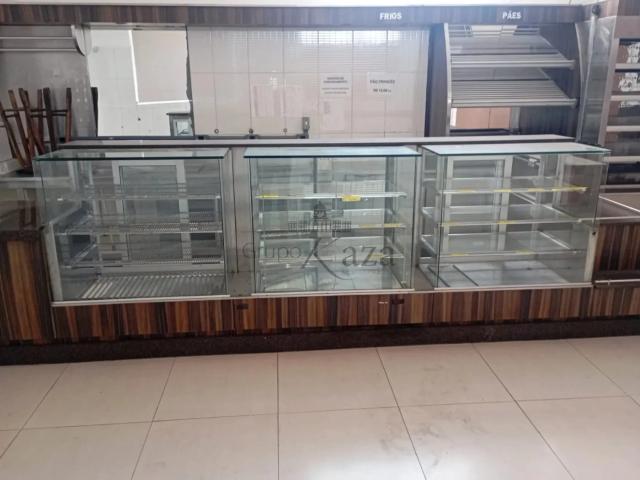 Casa / Sobrado Comercial para Locação em São José dos Campos/SP Jardim das Indústrias