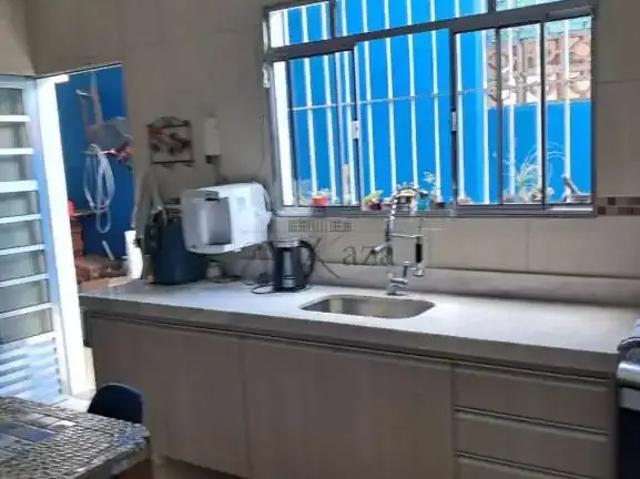 Casa / Sobrado Comercial para Locação em São José dos Campos/SP Jardim Portugal 3 Quartos