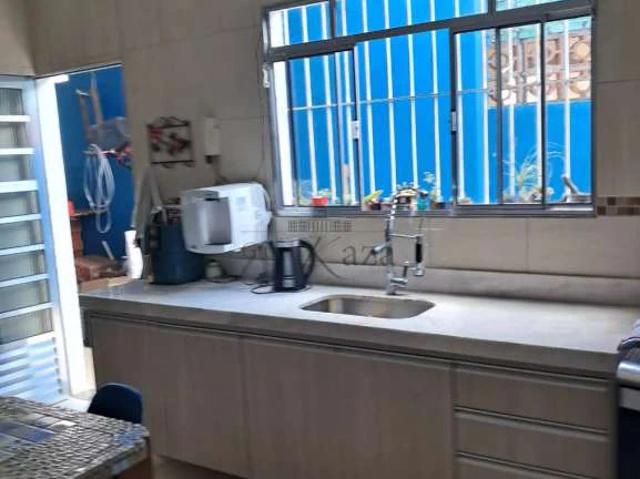Casa / Sobrado Comercial para Locação em São José dos Campos/SP Jardim Portugal 3 Quartos