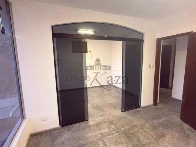 Casa / Sobrado Comercial para Locação em São José dos Campos/SP Palmeiras de São José