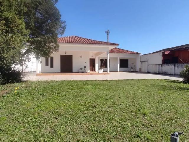 Casa / Sobrado Comercial para Locação em São José dos Pinhais/PR Centro