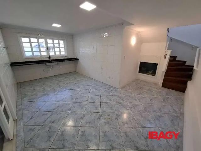 Casa / Sobrado Comercial para Locação em São José/SC Barreiros 4 Quartos