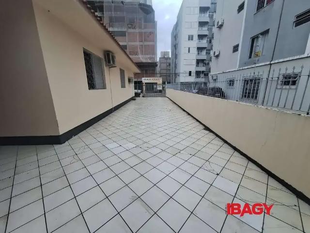 Casa / Sobrado Comercial para Locação em São José/SC Kobrasol 3 Quartos