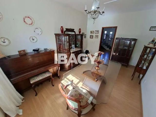 Casa / Sobrado Comercial para Locação em São José/SC Ipiranga 4 Quartos