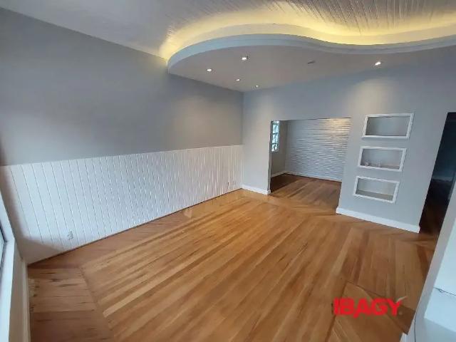 Casa / Sobrado Comercial para Locação em São José/SC Praia Comprida