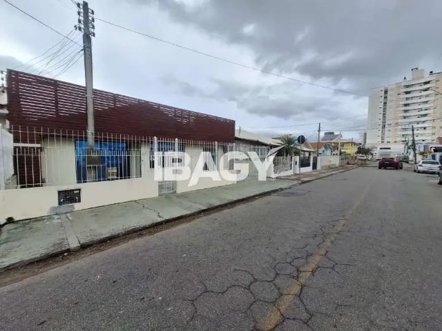 Casa / Sobrado Comercial para Locação em São José/SC Roçado