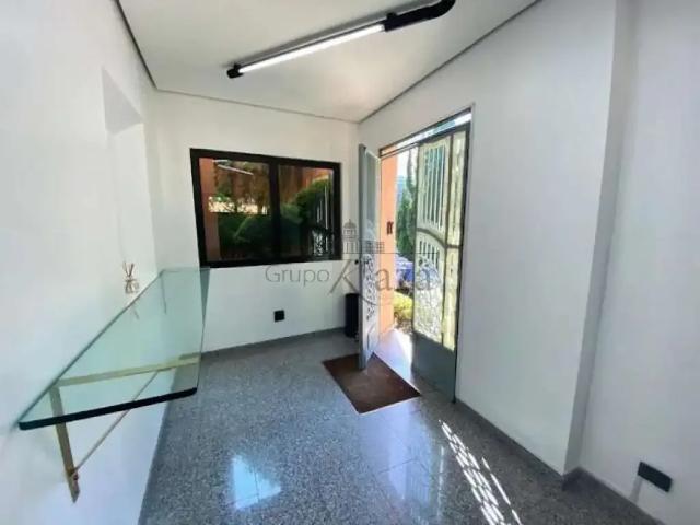 Casa / Sobrado Comercial para Locação em São Paulo/SP Jardim América 12 Quartos