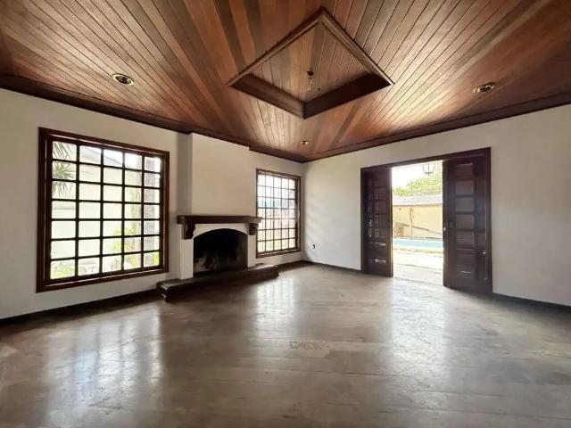 Casa / Sobrado Comercial para Locação em Santa Maria/RS Menino Jesus 5 Quartos