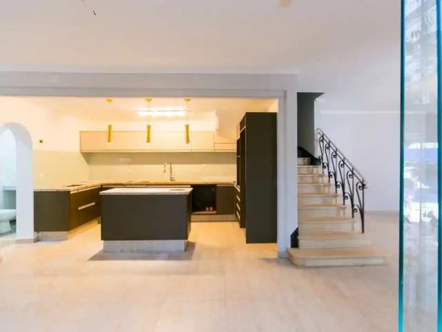 Casa / Sobrado Comercial para Locação em Santos/SP Gonzaga 3 Quartos