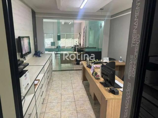 Casa / Sobrado Comercial para Locação em Uberlândia/MG Umuarama 3 Quartos