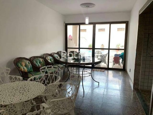 Casa / Sobrado Comercial para Locação em Uberlândia/MG Vigilato Pereira 4 Quartos