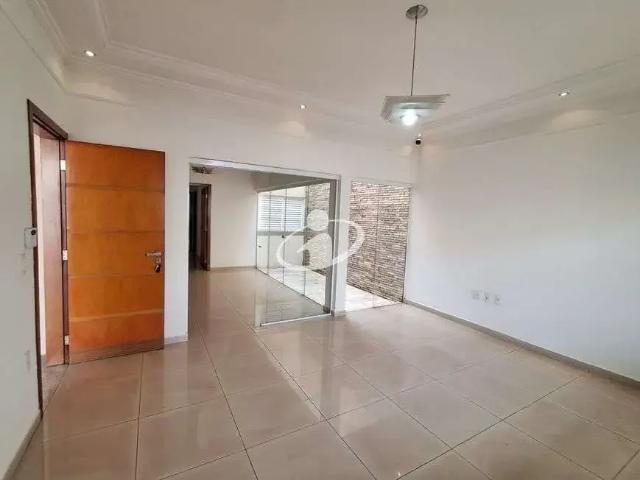 Casa / Sobrado Comercial para Locação em Uberlândia/MG Brasil 3 Quartos