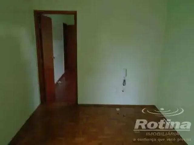 Casa / Sobrado Comercial para Locação em Uberlândia/MG Nossa Senhora Aparecida 3 Quartos