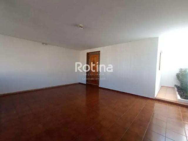 Casa / Sobrado Comercial para Locação em Uberlândia/MG Nossa Senhora Aparecida 3 Quartos