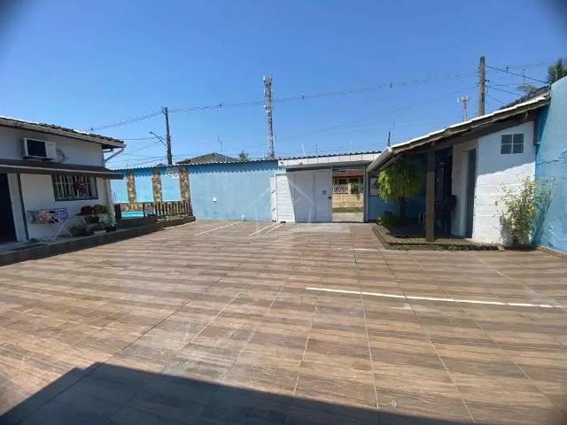 Casa / Sobrado Comercial para Venda em Caraguatatuba/SP Massaguaçu 8 Quartos