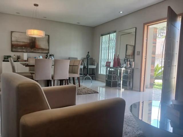 Casa / Sobrado Comercial para Venda em Curitiba/PR Cabral