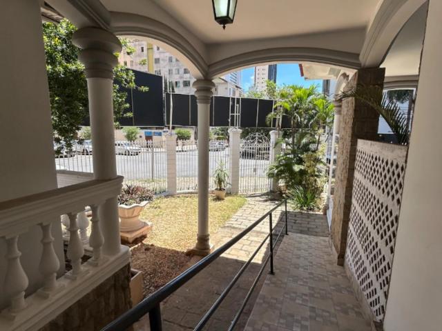 Casa / Sobrado Comercial para Venda em Goiânia/GO Setor Oeste 5 Quartos