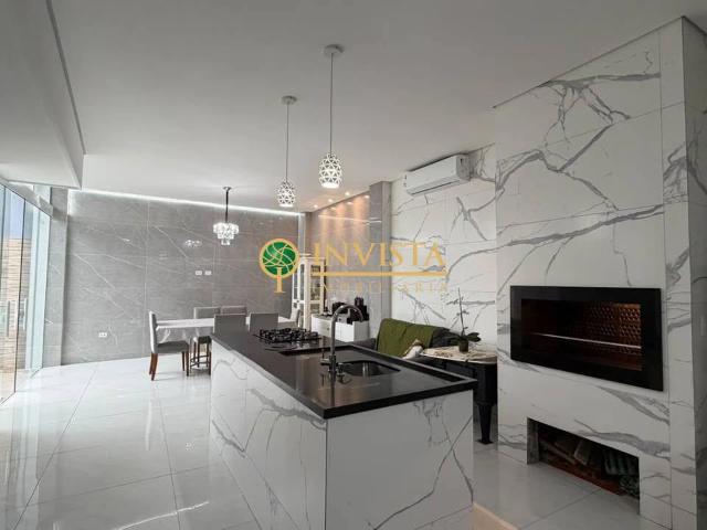 Casa / Sobrado Comercial para Venda em Florianópolis/SC Abraão 4 Quartos