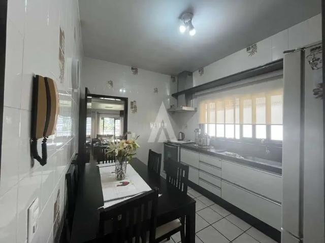 Casa / Sobrado Comercial para Venda em Joinville/SC Atiradores 3 Quartos