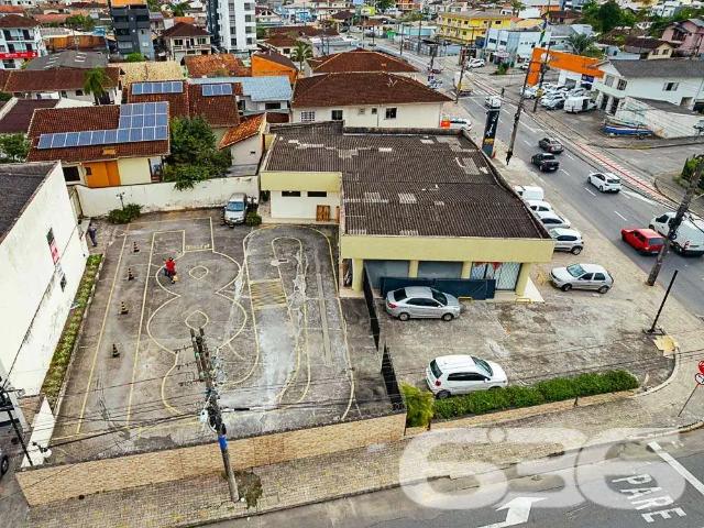 Casa / Sobrado Comercial para Venda em Joinville/SC Iririú 2 Quartos