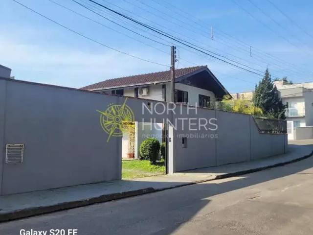 Casa / Sobrado Comercial para Venda em Joinville/SC Nova Brasília 3 Quartos