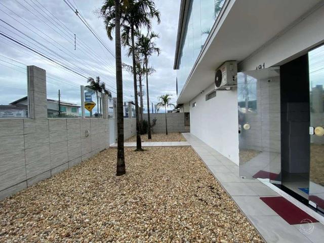 Casa / Sobrado Comercial para Venda em São José/SC Serraria