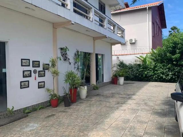 Casa / Sobrado Comercial para Venda em Salvador/BA Itapuã 6 Quartos