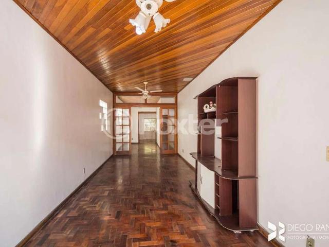 Casa / Sobrado Comercial para Venda em Porto Alegre/RS Coronel Aparício Borges 3 Quartos