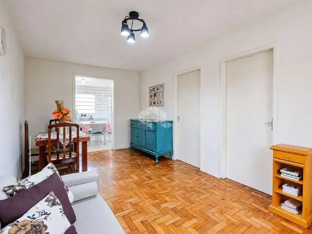 Casa / Sobrado Comercial para Venda em Porto Alegre/RS Navegantes 4 Quartos