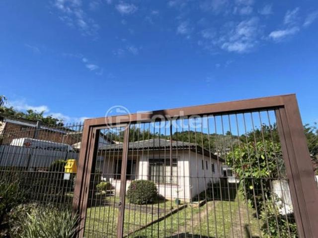 Casa / Sobrado Comercial para Venda em Porto Alegre/RS Vila Nova 3 Quartos
