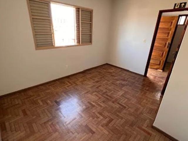 Casa / Sobrado Comercial para Venda em Patos de Minas/MG Cônego Getúlio 4 Quartos
