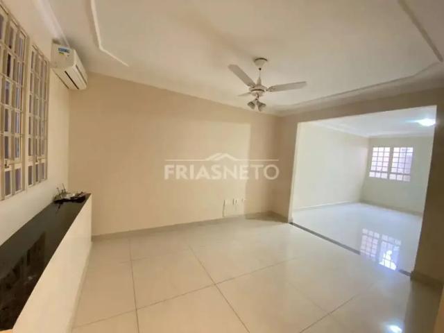 Casa / Sobrado Comercial para Venda em Piracicaba/SP Alto 3 Quartos