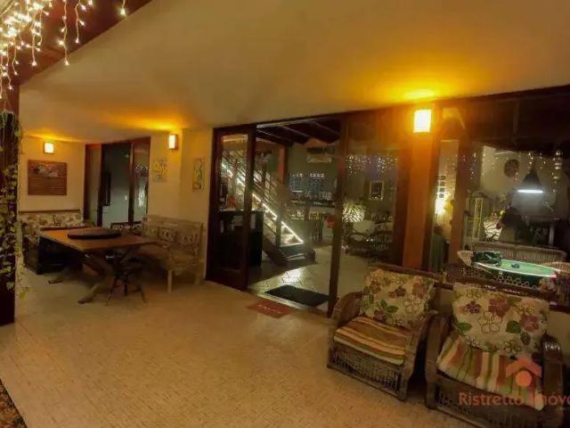 Casa / Sobrado Comercial para Venda em Ubatuba/SP Perequê Açu 9 Quartos