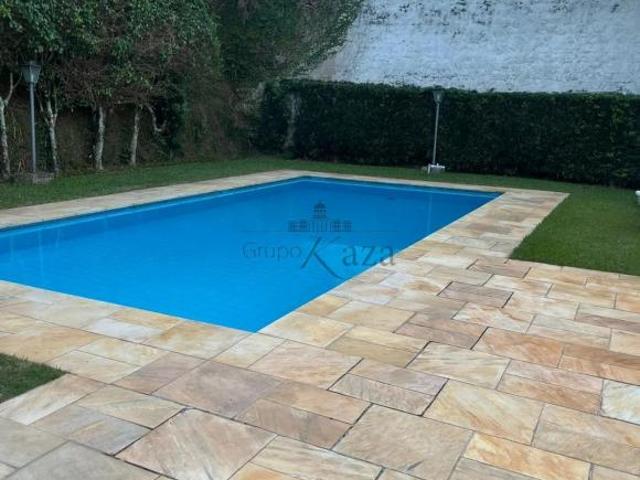 Casa Sobrado Centro Guararema 4 Dormitórios 256m². terreno 900m²