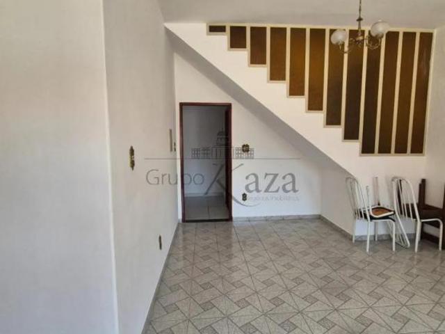 Casa Sobrado Centro Jacareí 3 Dormitórios 217m²
