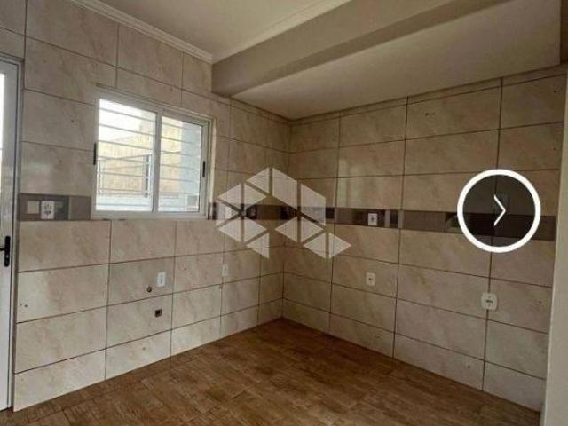 Casa sobrado à venda, 2 dormitórios, 2 banheiros, sala e cozinha integrados, 1 vaga