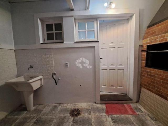 Casa sobrado à venda com 3 quartos, 1 vaga no centro de Eldorado do Sul