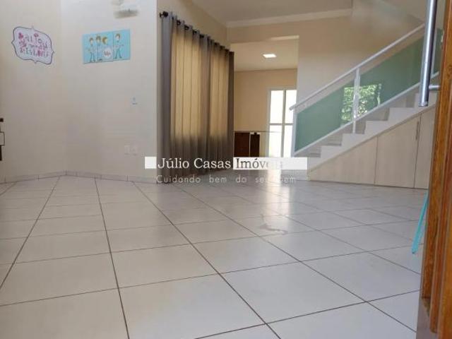 Casa sobrado a venda em condomínio com 3 suítes