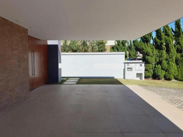 Casa sobrado a venda em condomínio com 3 suítes