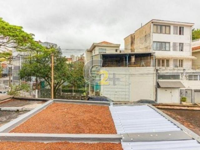 Casa Sobrado à venda em Perdizes com 3 quartos, sendo 1 suíte e 4 vagas