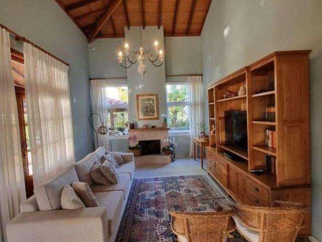 Casa Sobrado à Venda em São Sebastião I 4 Quartos I 2 Suítes I 4 Vagas I Jardim I Área de Lazer