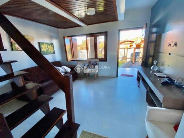 Casa /sobrado à venda na Zona Nova, em Capão da Canoa, mobiliada, com 3 quartos todos com split, se