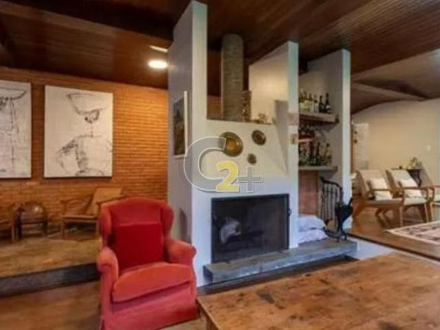 Casa sobrado à venda na Lapa com 4 quartos sendo 3 suites e 3 vagas